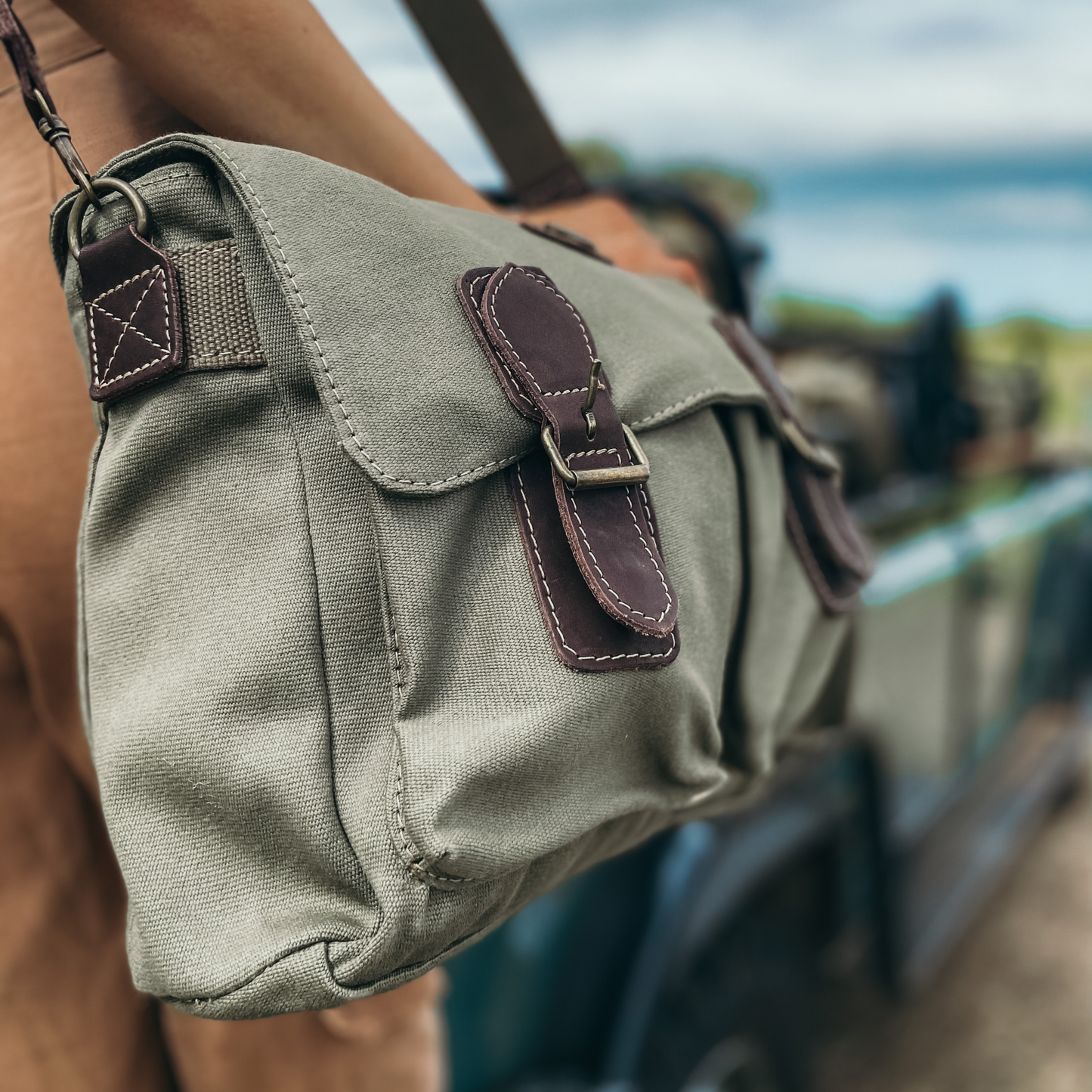 Rogue top shoulder bag